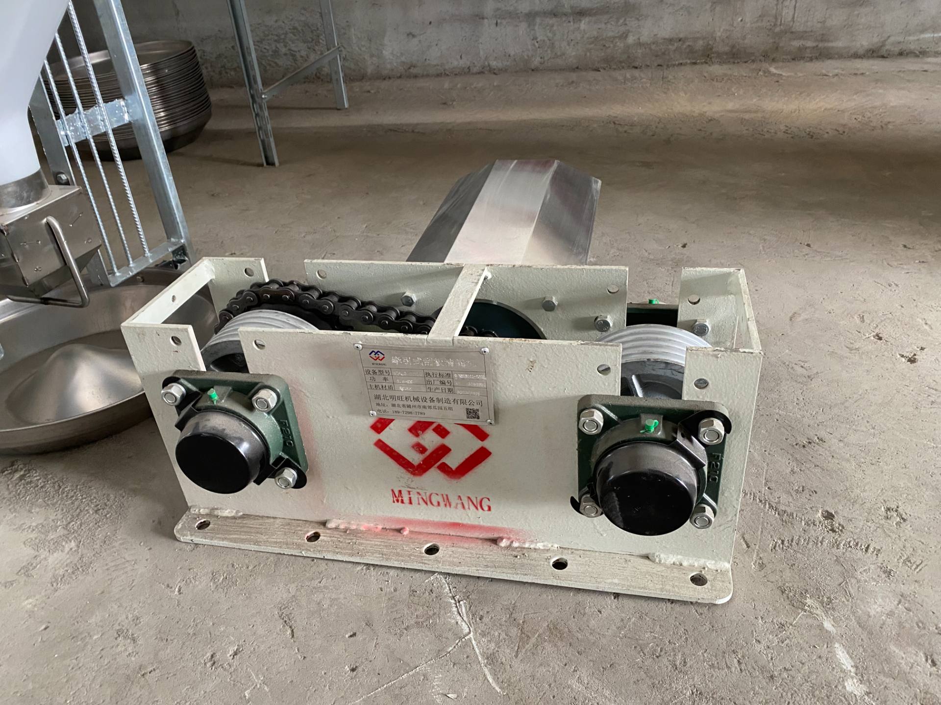 傳送帶清糞機(jī)清糞系統(tǒng)是什么？