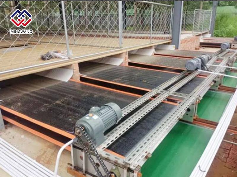 蛋雞飼養(yǎng)履帶式清糞技術